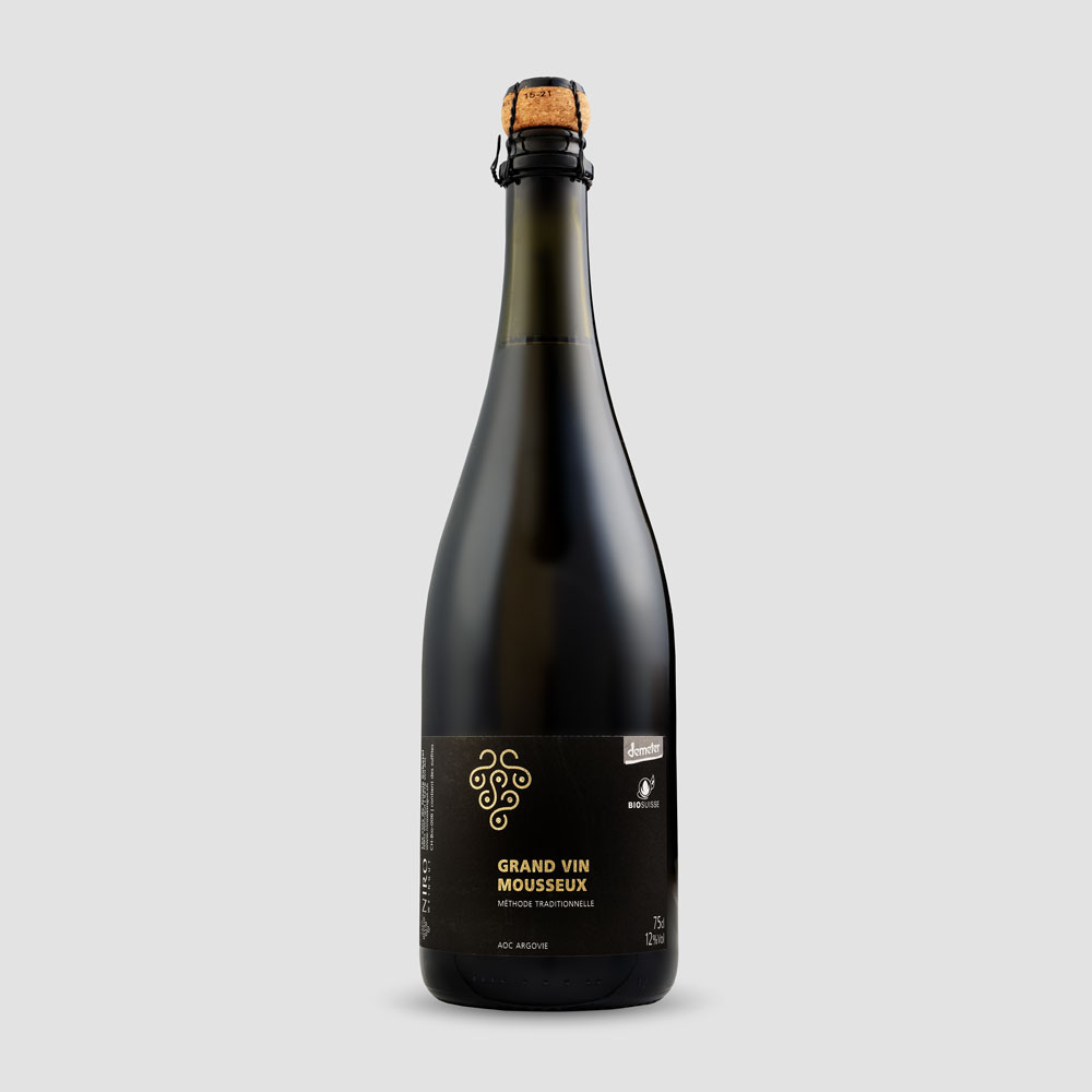 Schaumweinflasche vom Niro Weingut Grand Vin Mousseux
